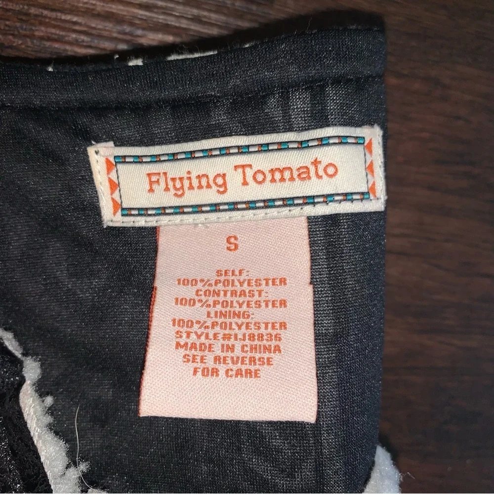 Flying Tomato 100% polyester black faux leather & sherpa vest EUC size‎ small